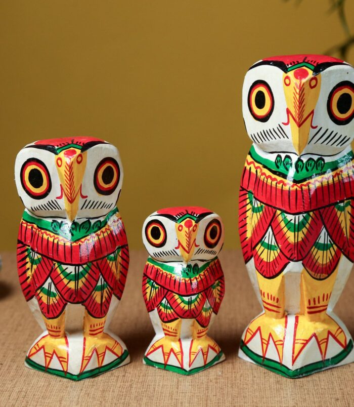 Wooden-Handmade-Wealthy-Owl-Family-Showpieces-Set-of-3-Owls–8-6-4-RainbowFeathers.jpg