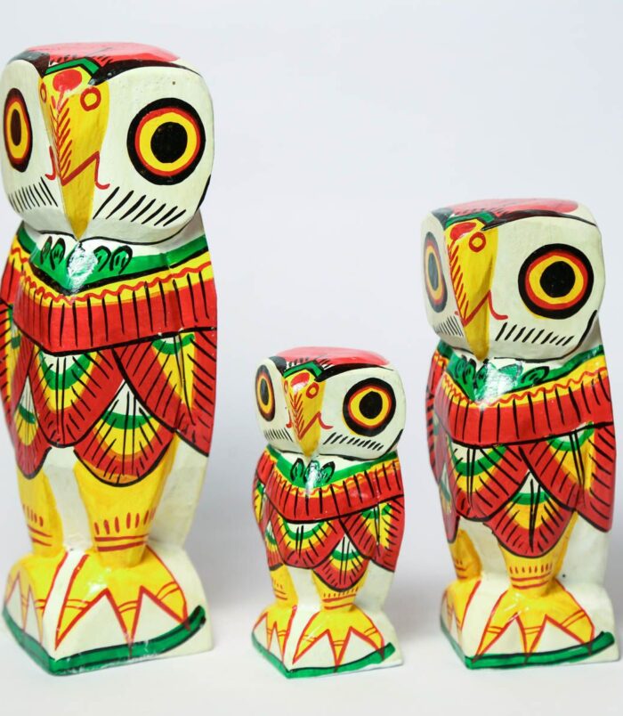 Wooden-Handmade-Wealthy-Owl-Family-Showpieces-Set-of-3-Owls–8-6-4-WhiteBG-Sideview-RainbowFeathers.jpg
