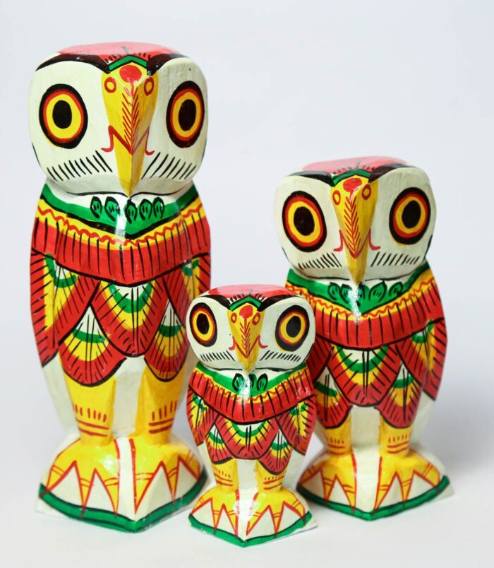 Wooden-Handmade-Wealthy-Owl-Family-Showpieces-Set-of-3-Owls–8-6-4-WhiteBG-Together-RainbowFeathers.jpg
