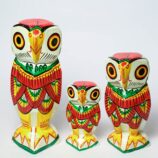 Wooden-Handmade-Wealthy-Owl-Family-Showpieces-Set-of-3-Owls–8-6-4-WhiteBG-TopView-RainbowFeathers.jpg