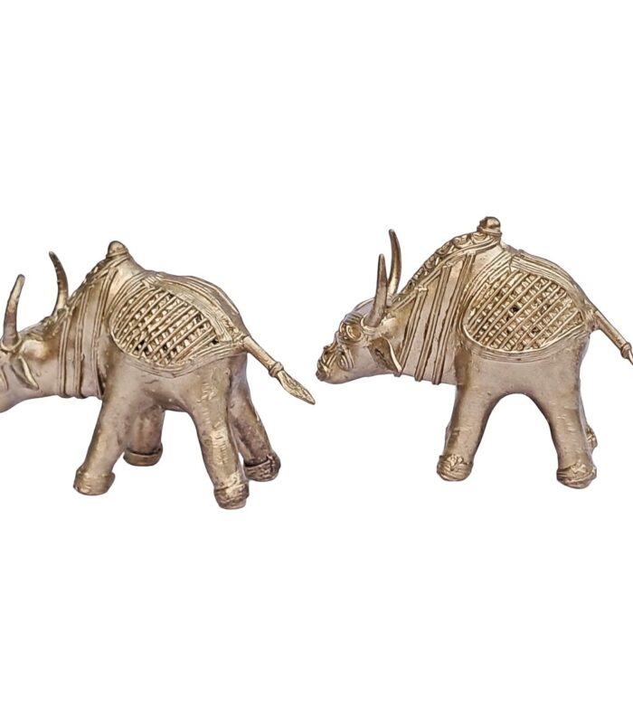 Dhokra-Pair-of-Bull-WhiteBG-SideBack-RainbowFeathers